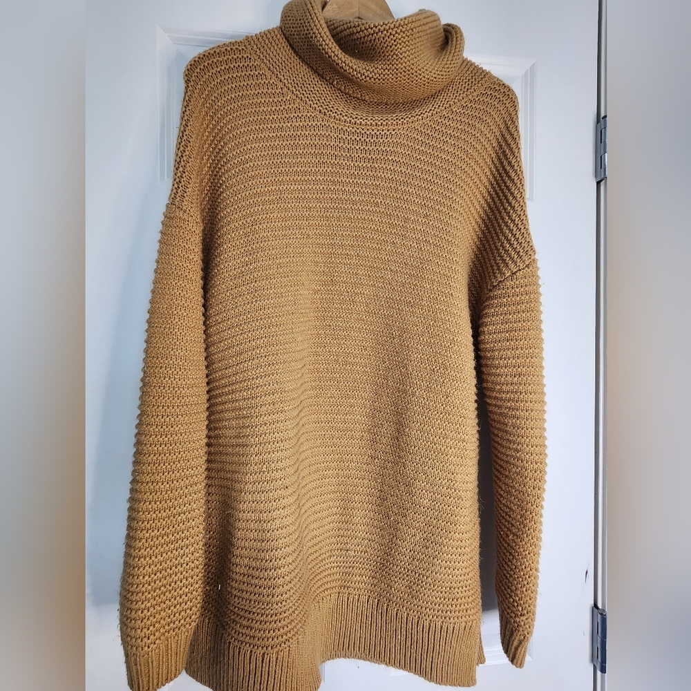 Womens chunky oversized sweater in gold